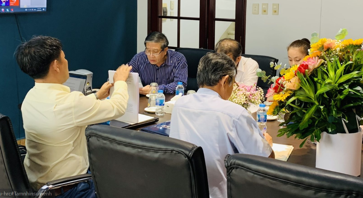 1. Về chúng tôi